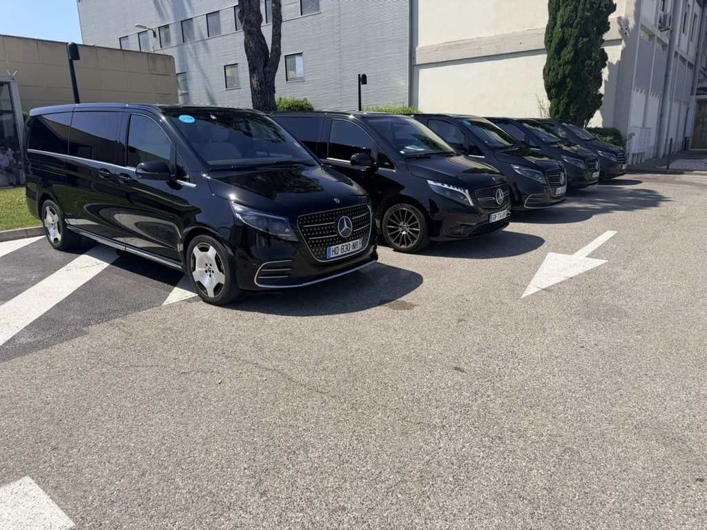 Flotte de vans Mercedes avec chauffeur à Marseille
