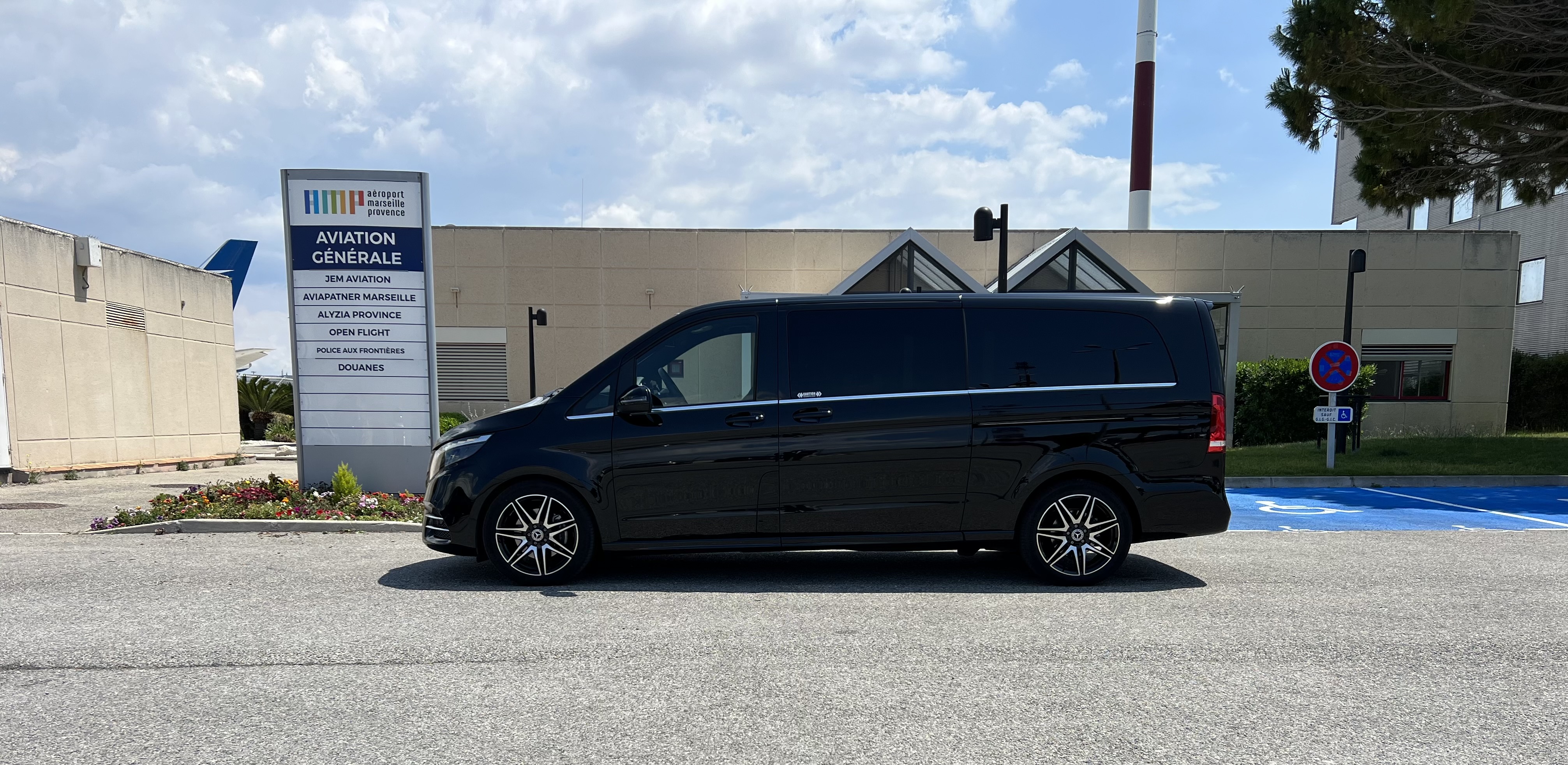 Mercedes Classe V Black Pearl Transport à l’aéroport Marseille-Provence