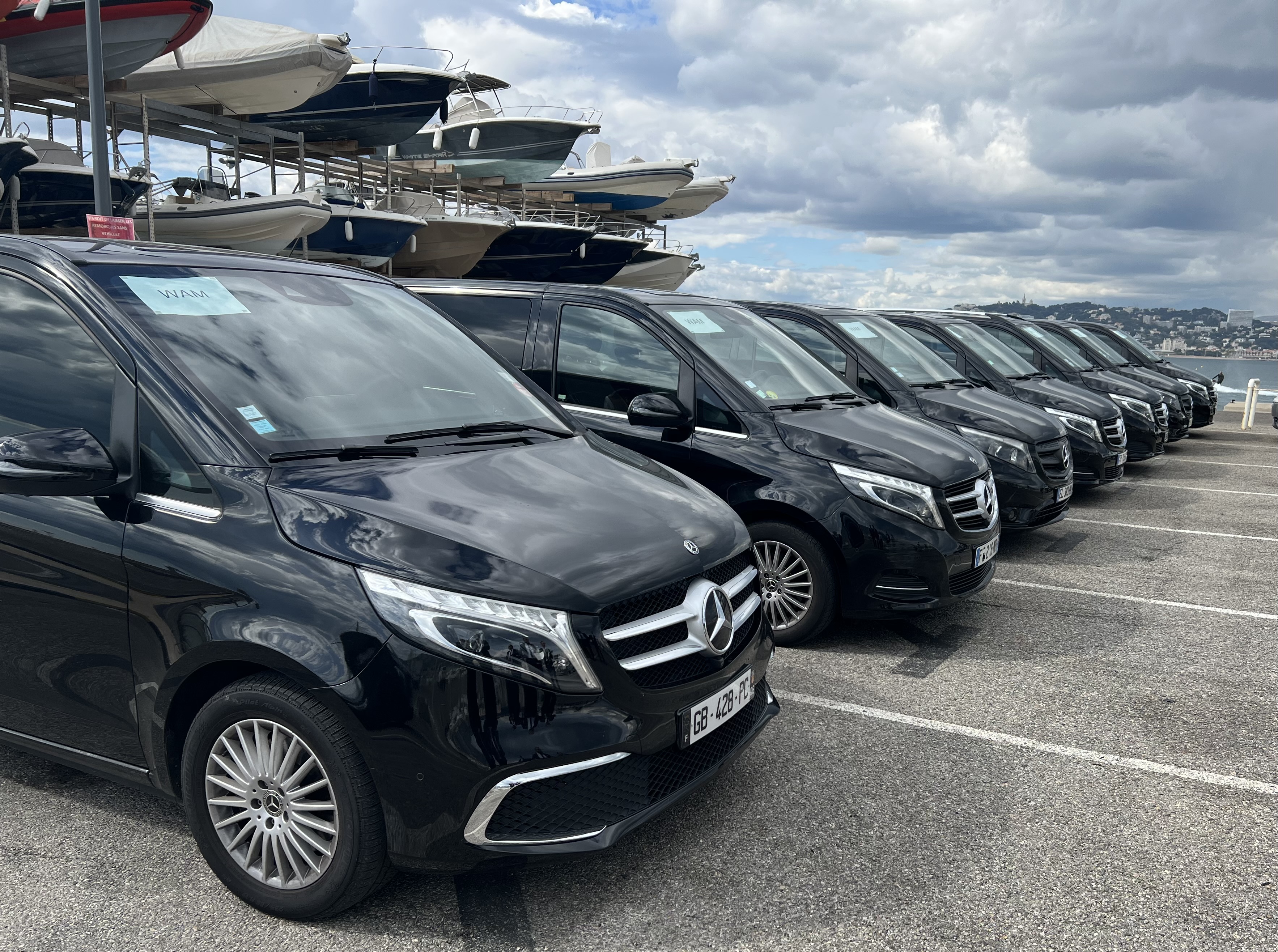 Coordination de berlines et vans avec chauffeur pour un événement en Provence