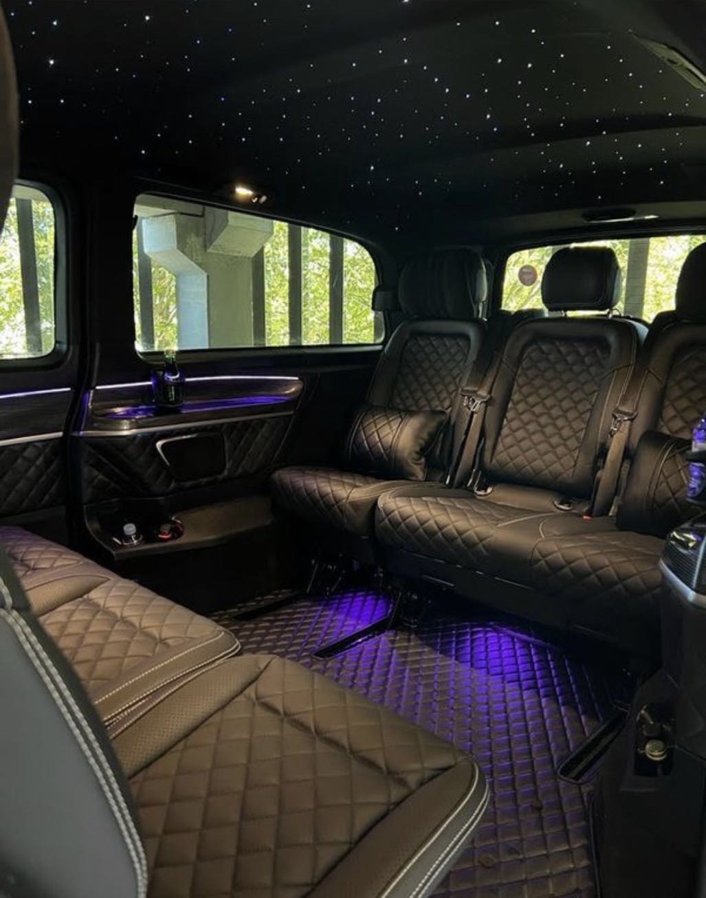 Habitacle premium d’un van Mercedes Black Pearl Transport