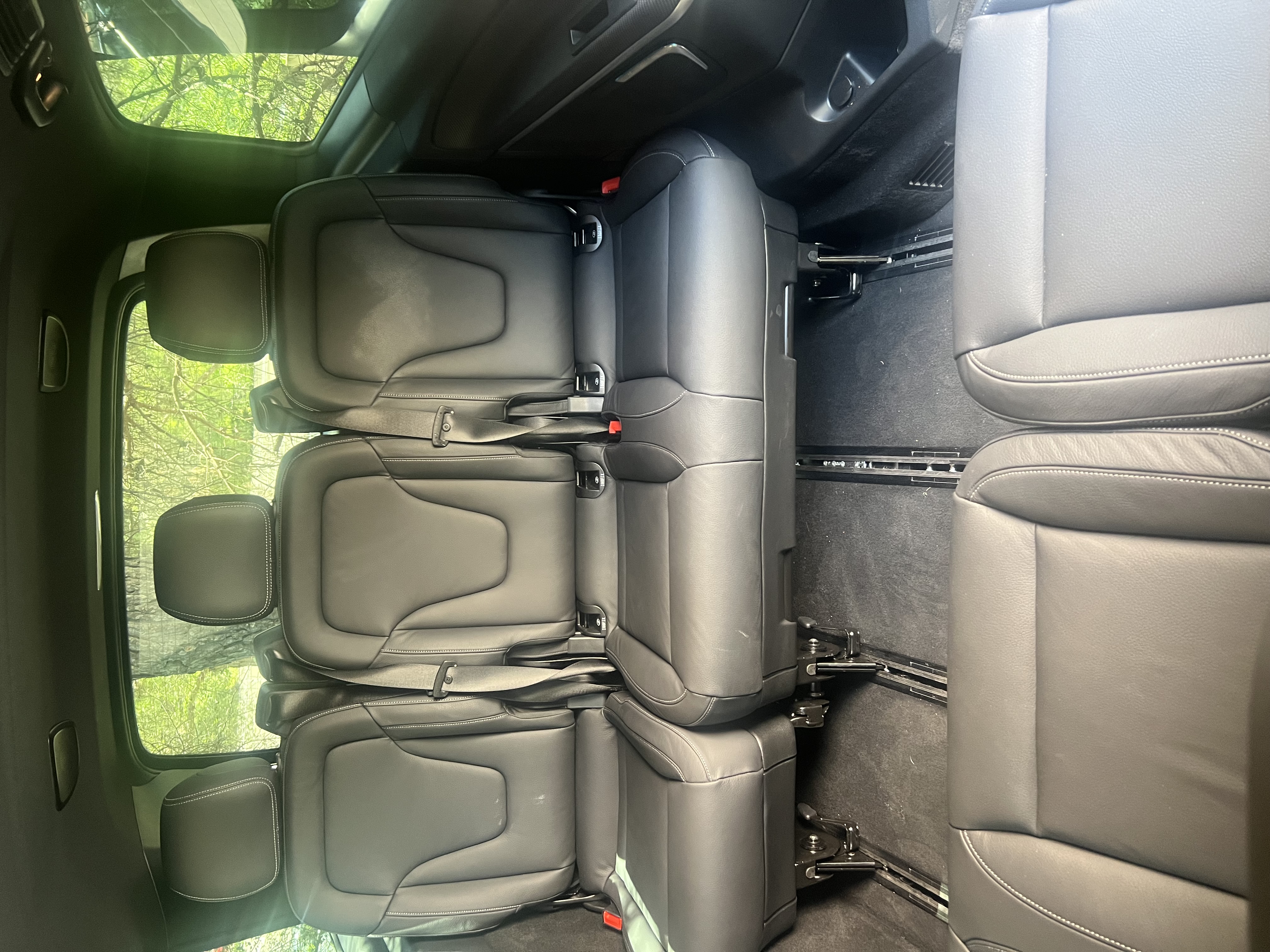 Habitacle modulable d’un van Mercedes pour un circuit en Provence