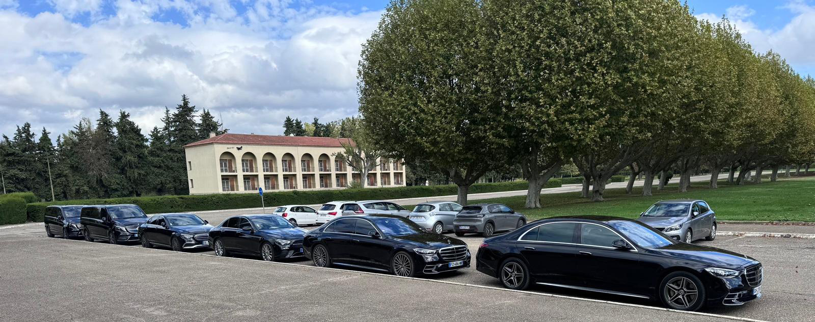 Berlines et vans avec chauffeur à disposition pour les passagers de croisière à Marseille